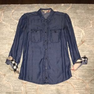 🦋BURBERRY BRIT BUTTON DOWN🦋Size XS. AUTHENTIC.